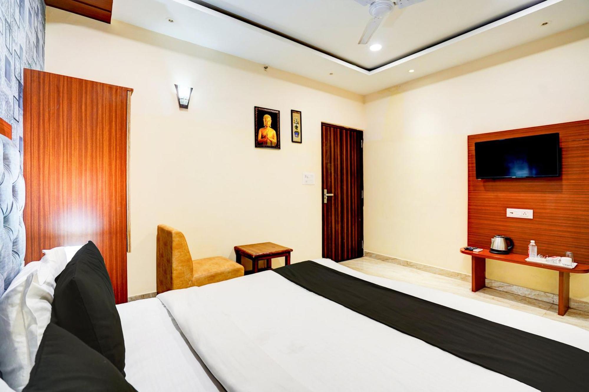 Townhouse Ram Katora Near Vishwanath Temple Formerly Sv Grand Hotel Varanasi Exterior foto