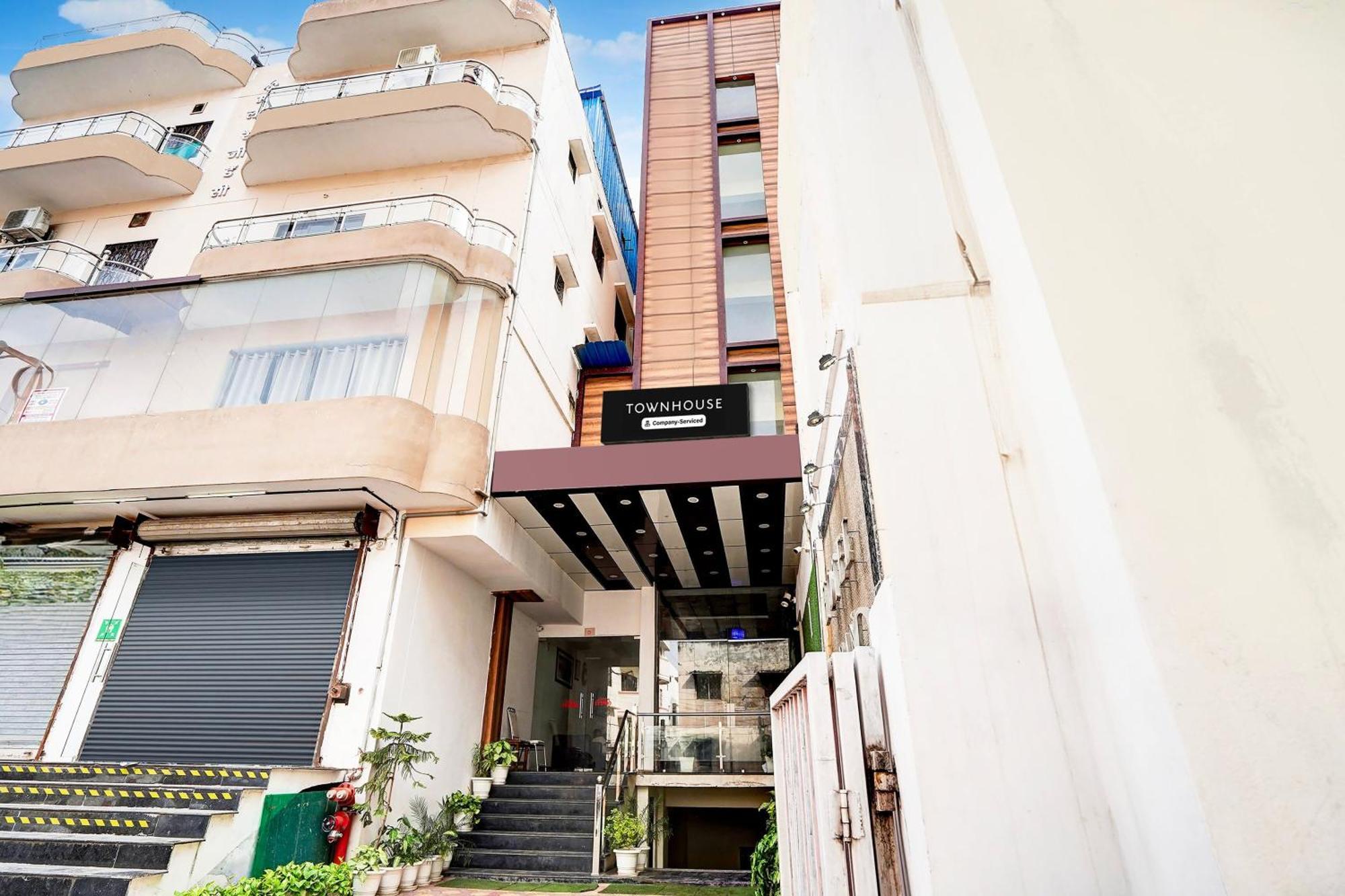 Townhouse Ram Katora Near Vishwanath Temple Formerly Sv Grand Hotel Varanasi Exterior foto